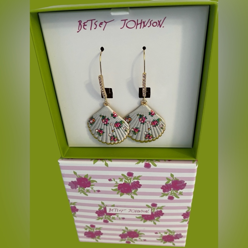 New Betsey Johnson Seashell Clam Pink  Drop Earrings